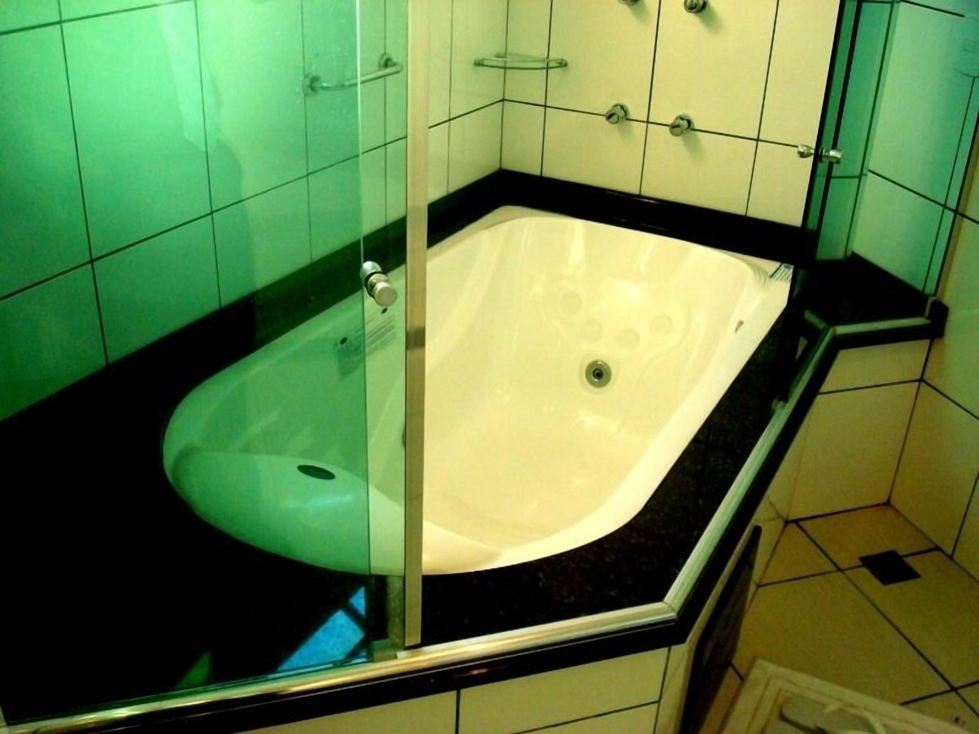 jetted bathtub