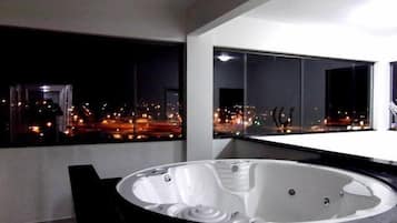 Fachada da propriedade à noite