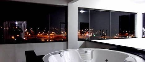 Mặt tiền nơi lưu trú - ban đêm