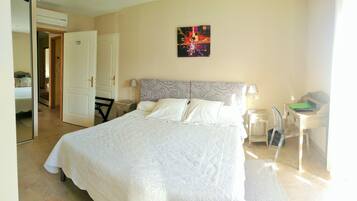 Premium bedding, in-room safe, individually decorated