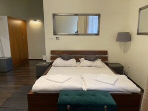 Standard-Apartment, 1 Schlafzimmer, Blick auf den Innenhof