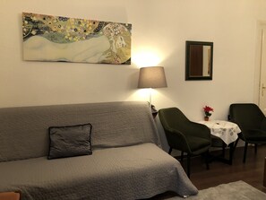 Standard Twin Room | Iron/ironing board, free WiFi, bed sheets - Corso Apartment (Budapest)