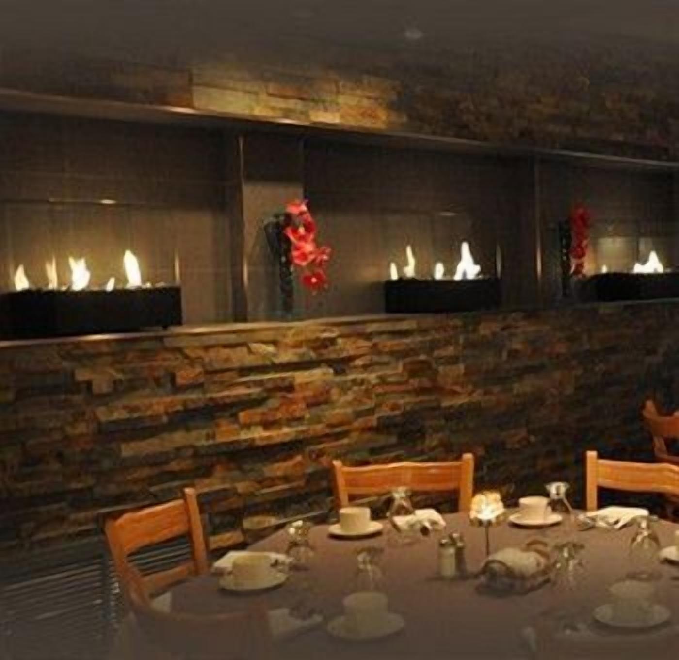 breakfast, lunch and dinner served