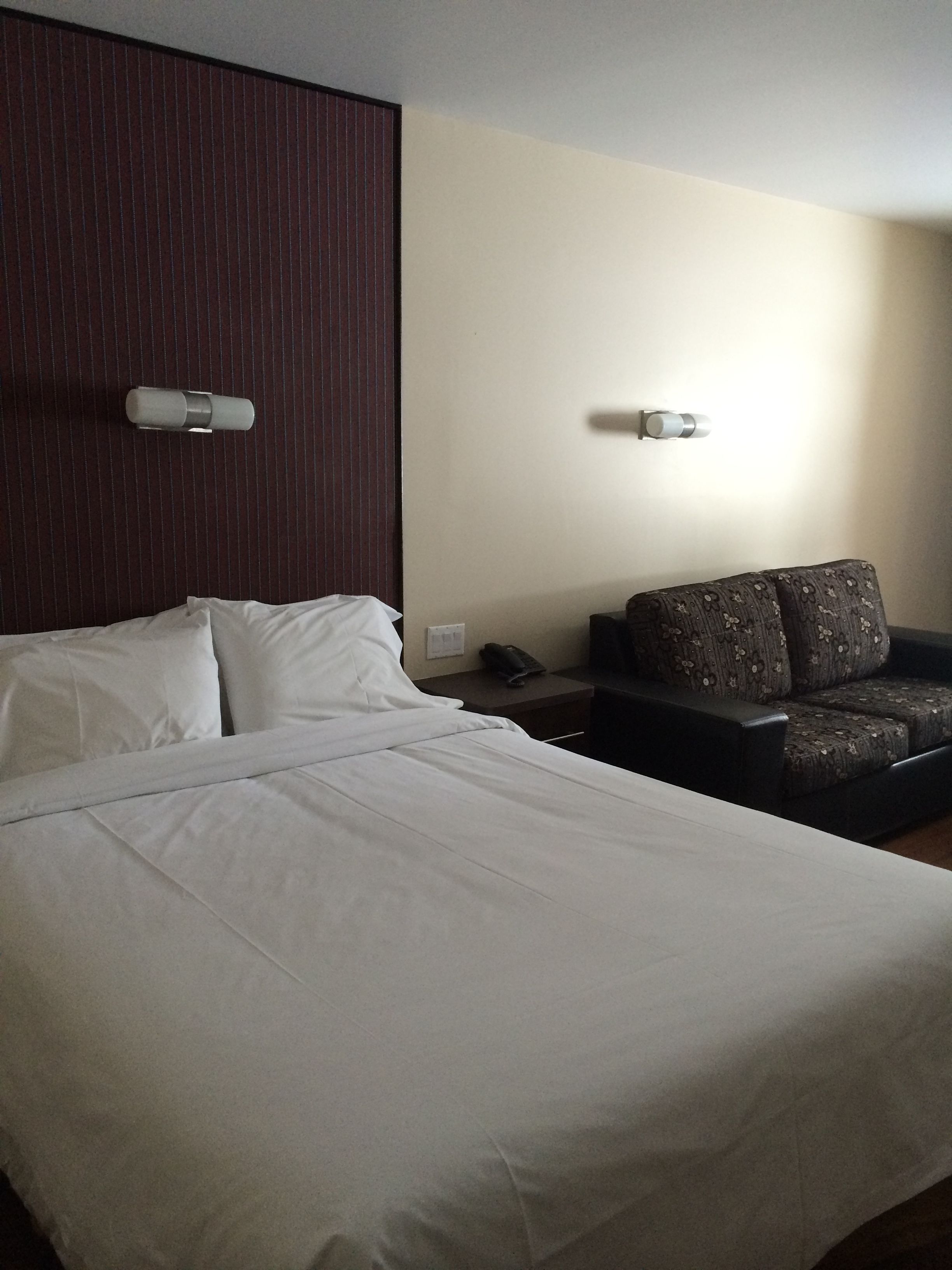 standard room, 1 king bed | hypo-allergenic bedding, down duvets, individually decorated, desk