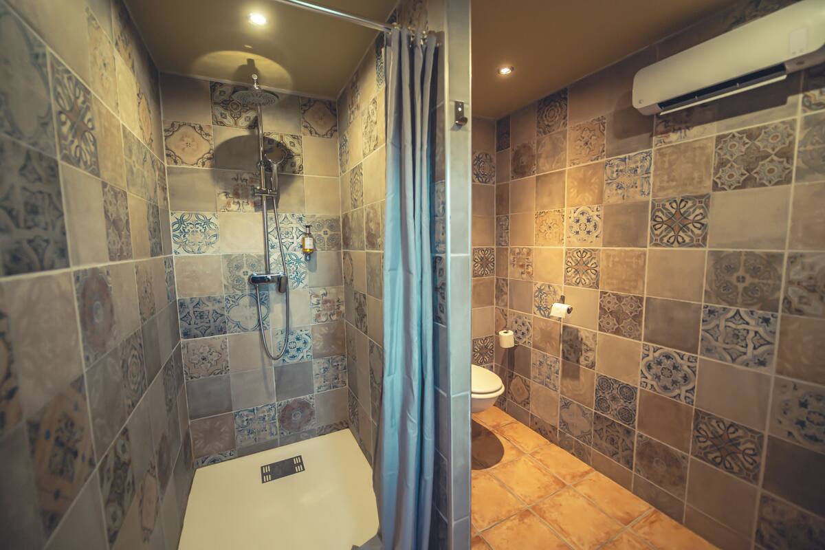 comfort room | premium bedding, minibar, in-room safe, desk