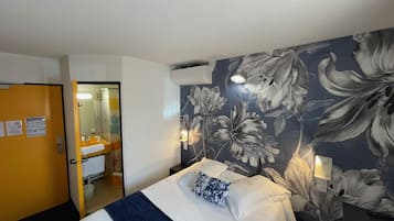 Standard Double Room | Individually furnished, desk, soundproofing, free WiFi