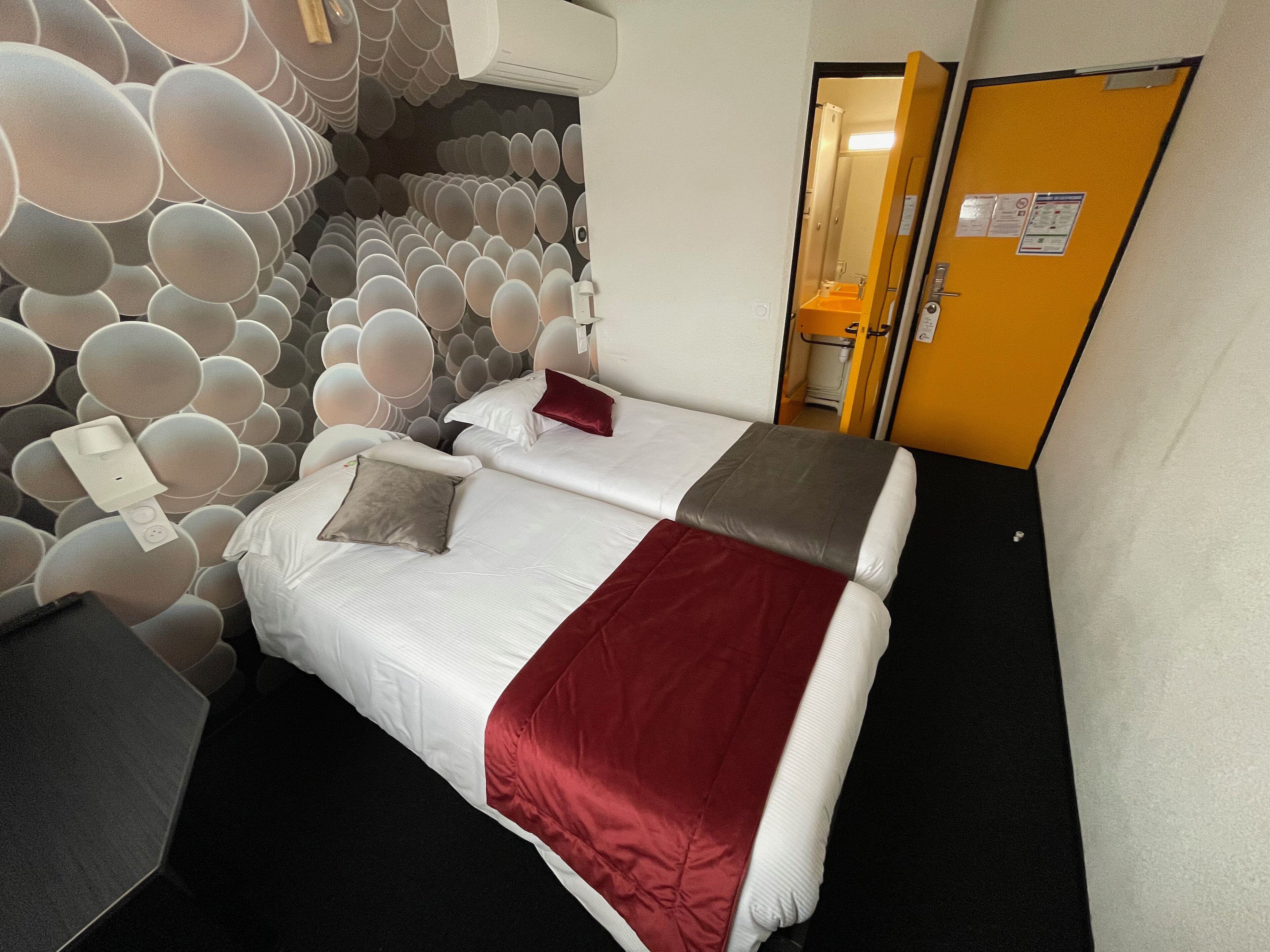 standard twin room | individually furnished, desk, soundproofing, free wifi