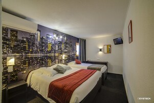 Chambre familiale triple | Bureau, chambres insonorisées, Wi-Fi gratuit, ameublement personnalisé