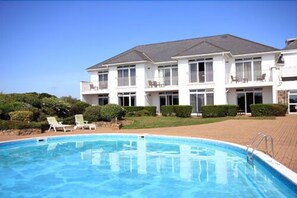 Outdoor pool - Hotel Jerbourg (St. Martins)