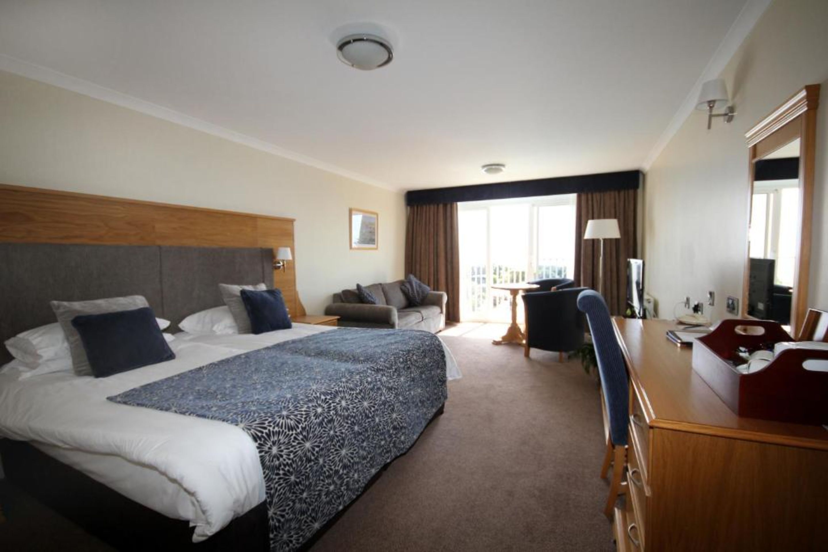 premium double or twin room | free wifi, bed sheets