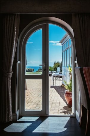 Entrada interior. Hotel Jerbourg