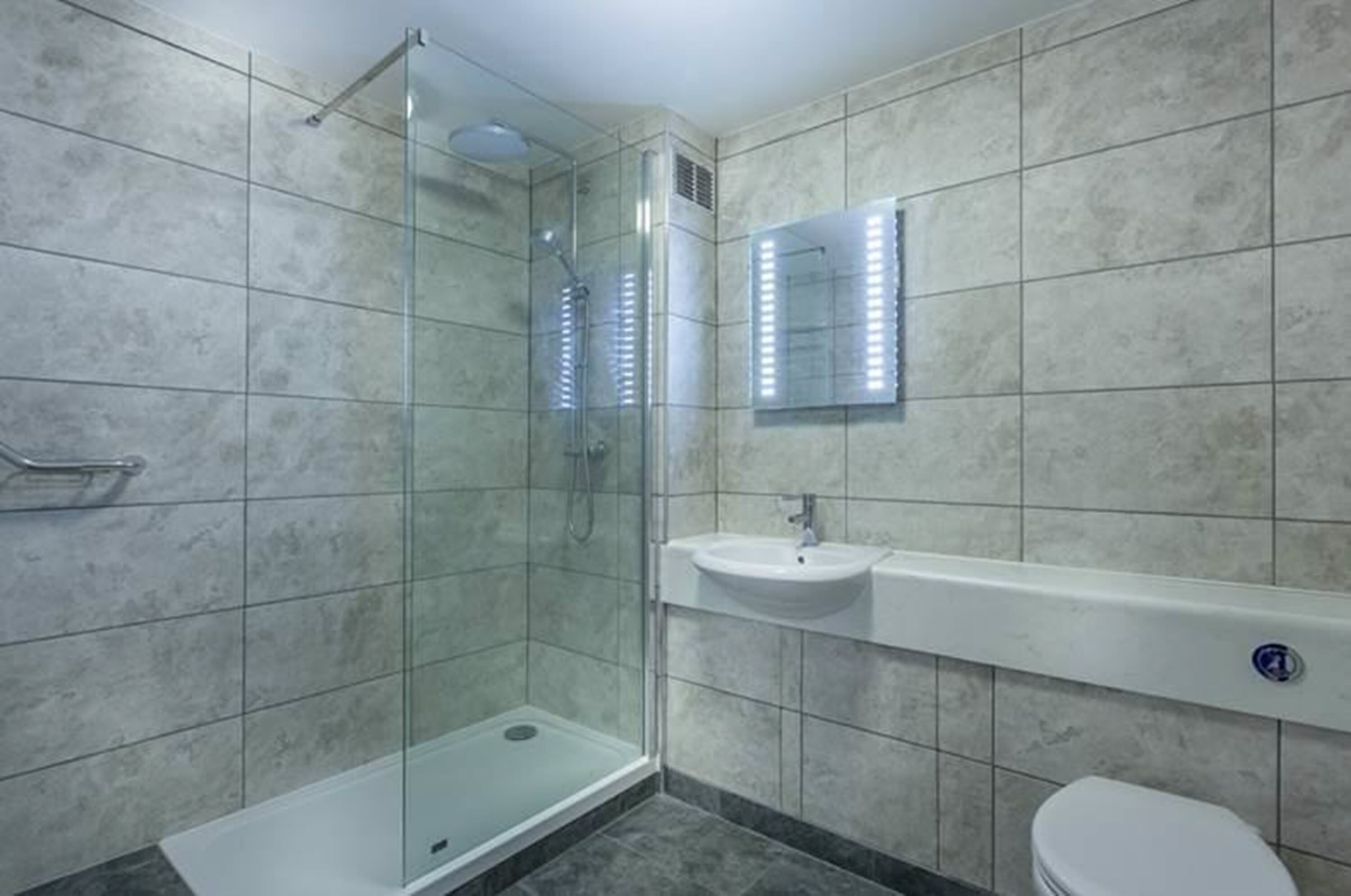 combined shower/bathtub, free toiletries, hair dryer, towels