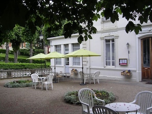 Khu ẩm thực ngoài trời