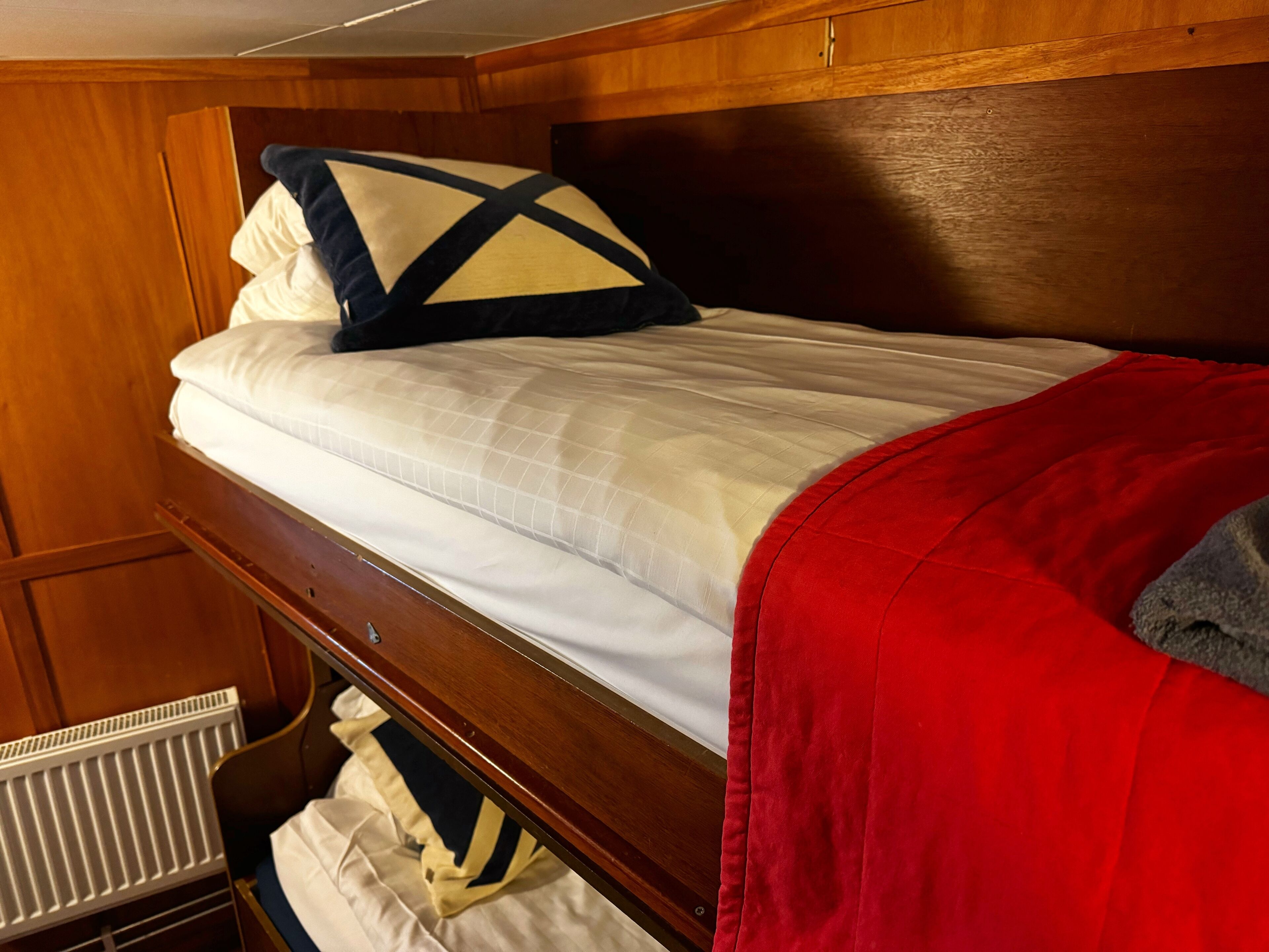 Habitación familiar, varias camas | Tabla de planchar con plancha, wifi gratis y ropa de cama 