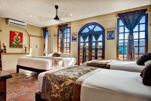 In-room safe, individually decorated, individually furnished, desk - Hotel Cielo (Playa del Carmen)