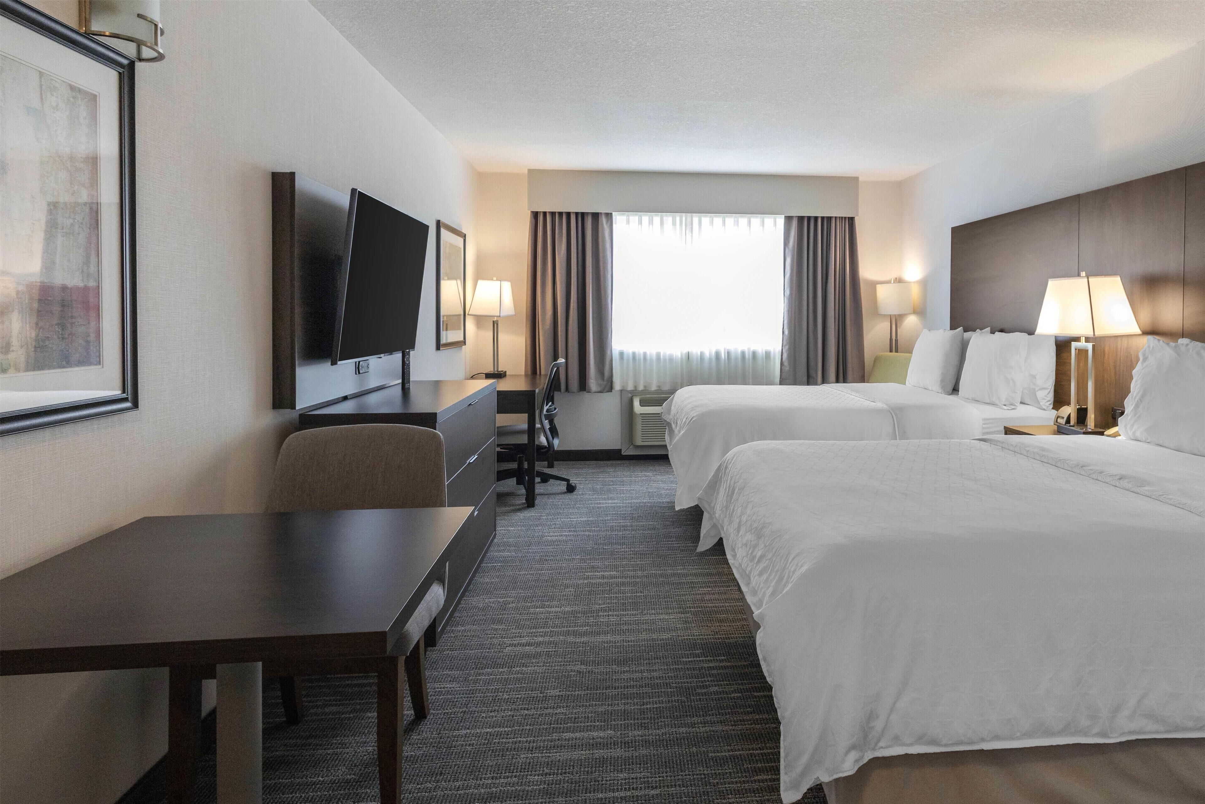 Habitación estándar, 2 camas de matrimonio, no fumadores (Dining Table;Larger Room) | Escritorio, espacio para trabajar con un portátil, cortinas opacas