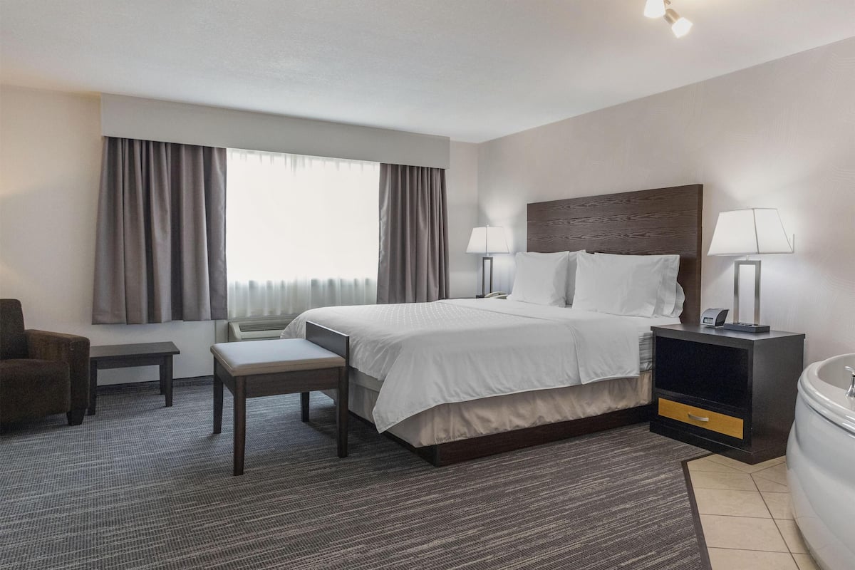 Suite, 1 King Bed, Non Smoking, Hot Tub (Dining Table) | Desk, laptop workspace, blackout drapes, iron/ironing board