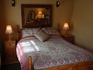 Premium bedding, free WiFi, bed sheets - Brambles Bed and Breakfast (Tiverton)
