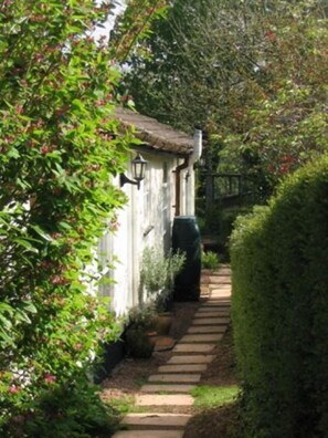 Property grounds - Brambles Bed and Breakfast (Tiverton)