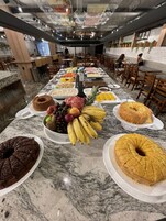 供应早餐、午餐和晚餐，巴西菜，泳池景观