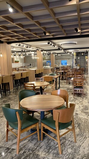 供应早餐、午餐和晚餐，巴西菜，泳池景观