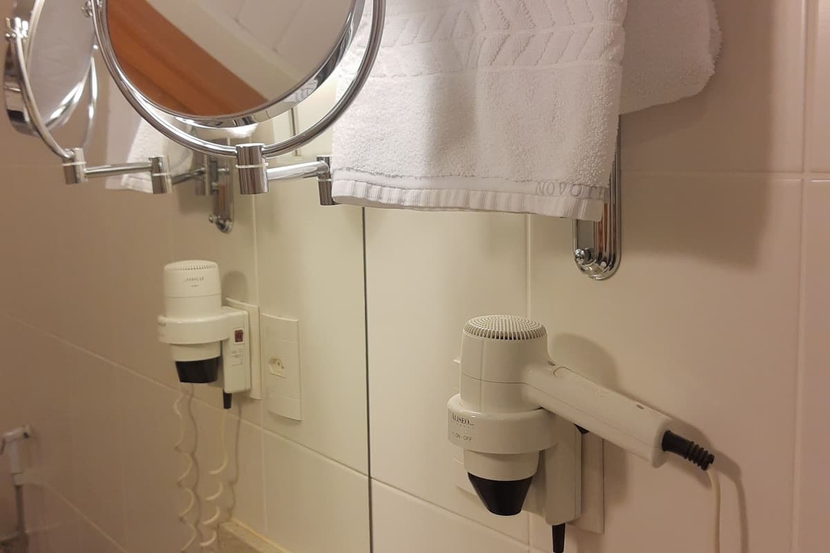 shower, rainfall showerhead, eco-friendly toiletries, hair dryer