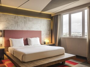 Superior Suite, 1 King Bed | Hypo-allergenic bedding, minibar, in-room safe, desk