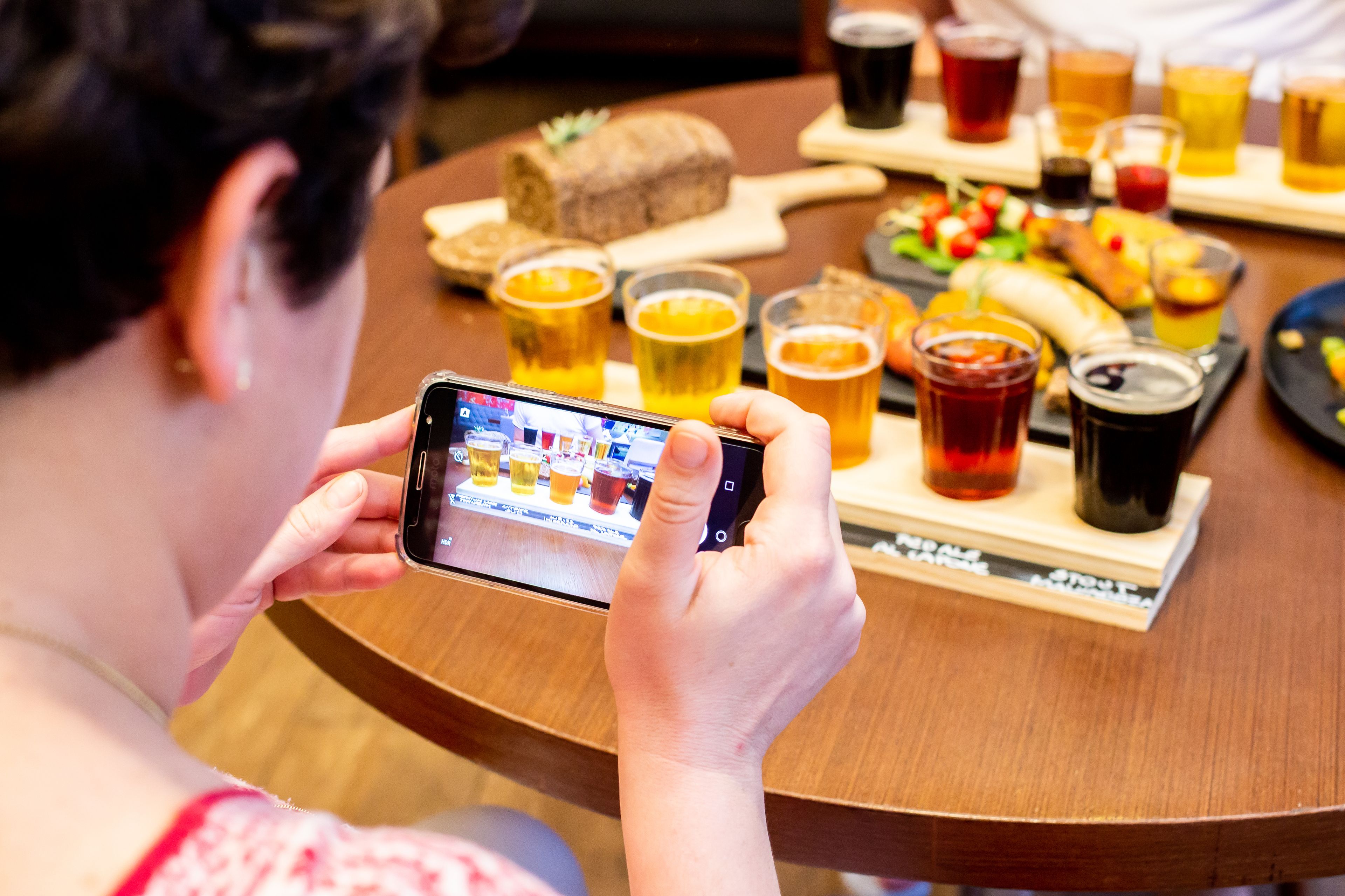 serves lunch, dinner and happy hour