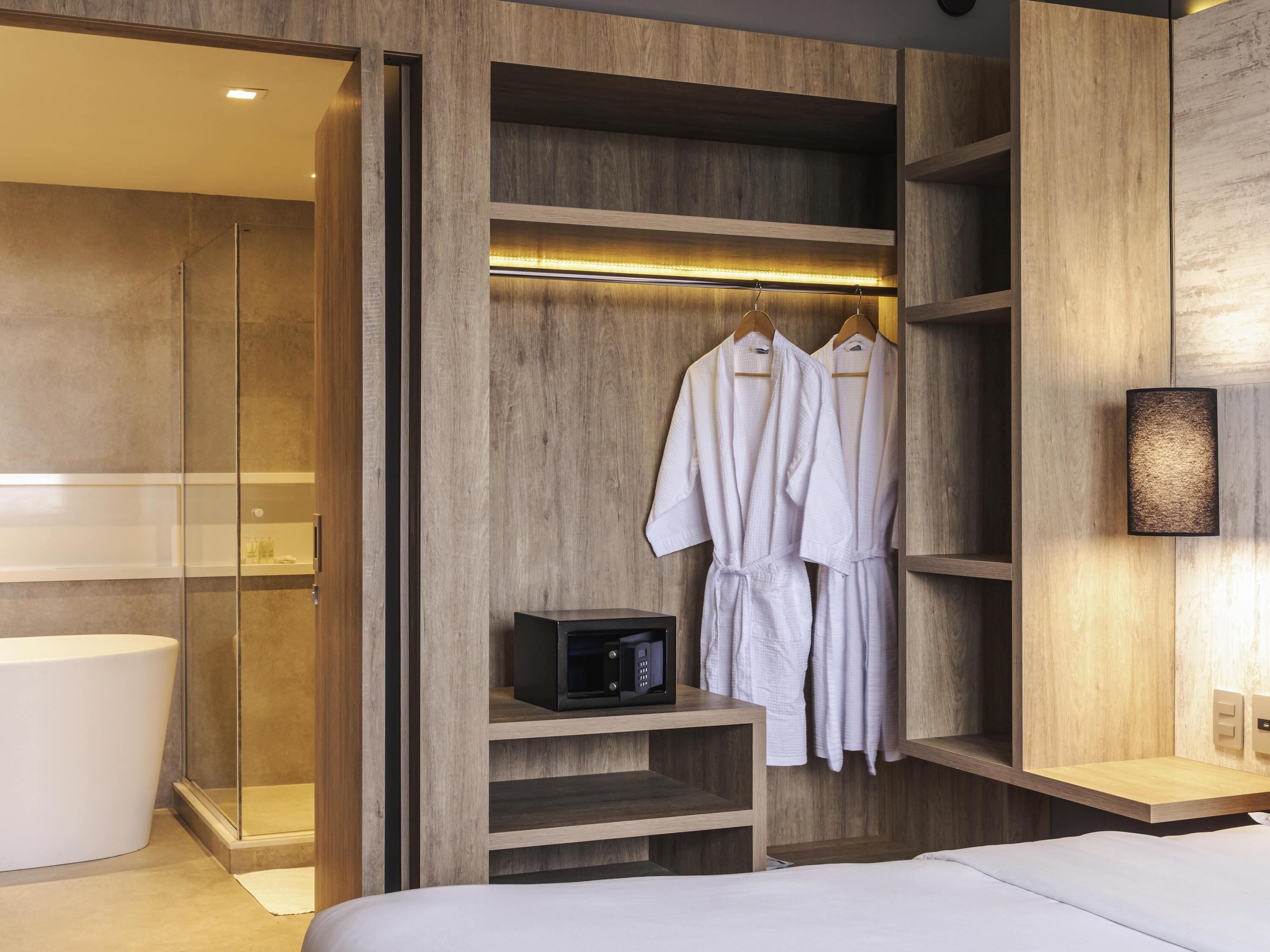 Suite superior, 1 cama King size | Ropa de cama hipoalergénica y minibar 
