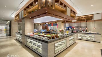 Daily buffet breakfast (CNY 58 per person)