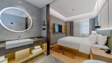 Chambre Supérieure, 1 très grand lit, non-fumeurs | Couette en duvet d'oie, surmatelas, minibar