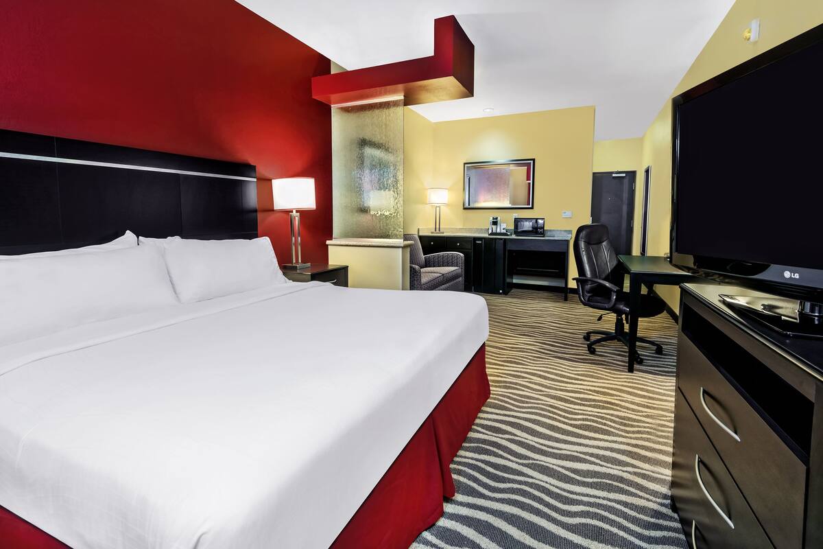 suite, 1 king bed (hearing) | in-room safe, desk, iron/ironing board, free cots/infant beds
