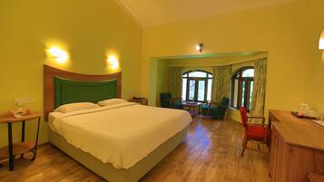 Superior Room | Rollaway beds, bed sheets