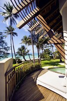 Beachfront pool villa | Terrace/patio