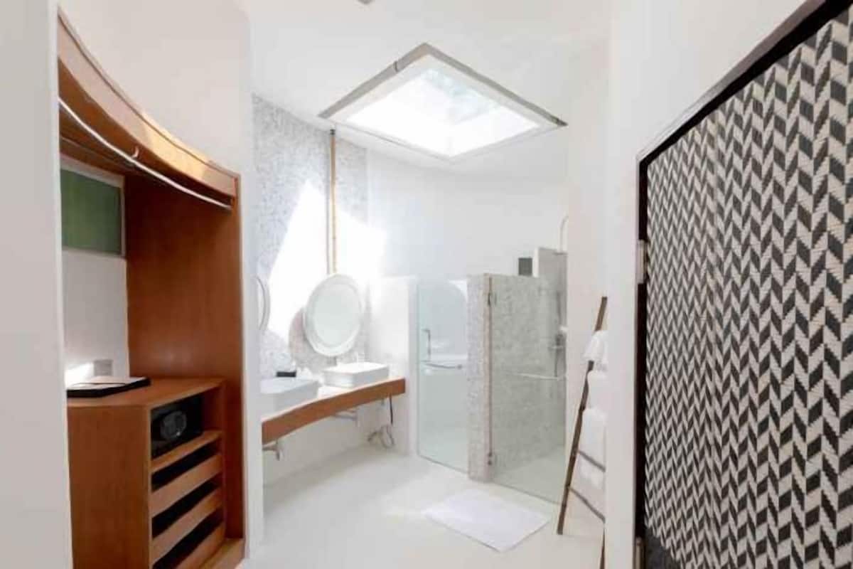 Badezimmer | Designer-Toilettenartikel, Haartrockner, Handtücher, Seife