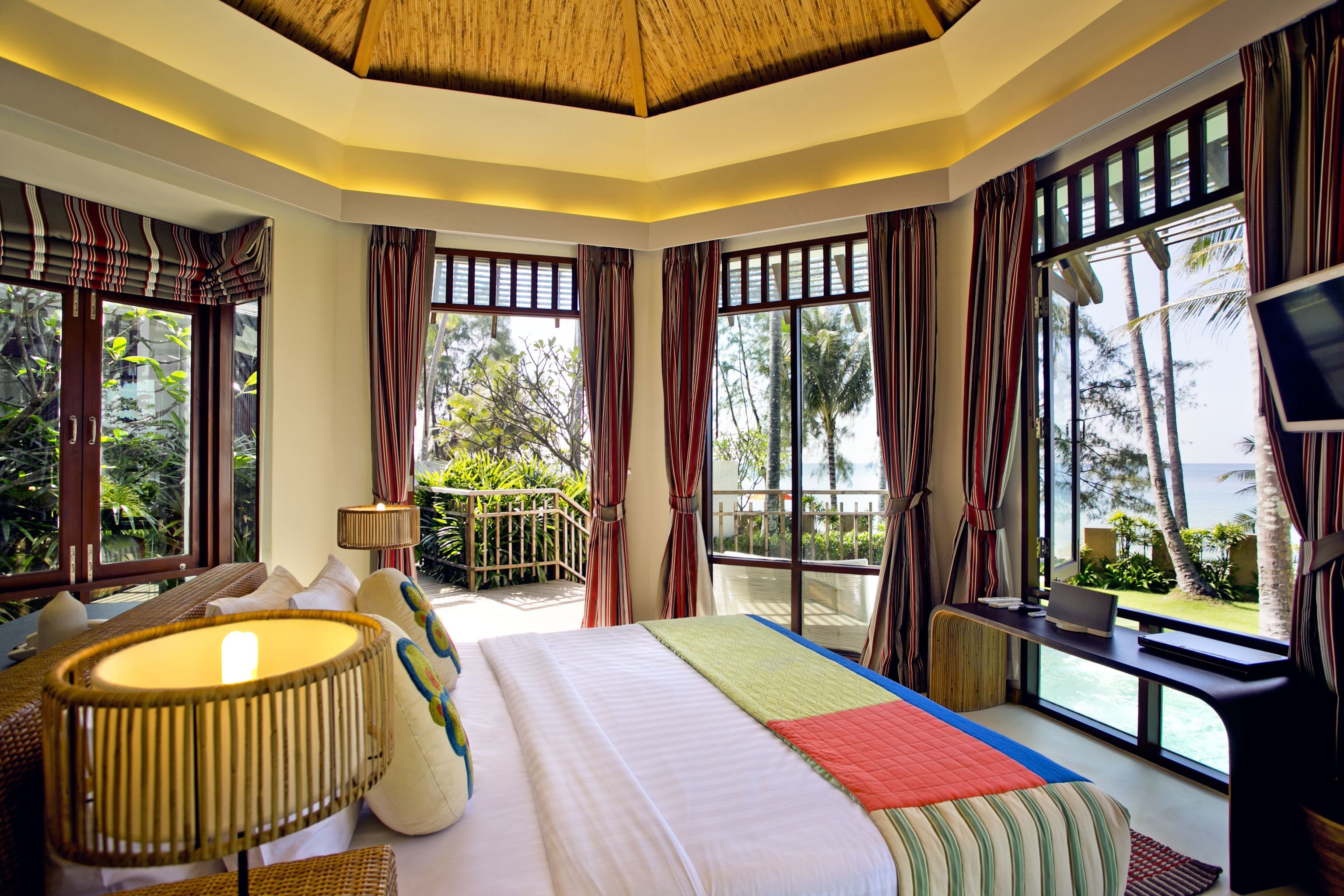 Vila Panorama, kolam renang pribadi, menghadap pantai | Minibar gratis, brankas, meja kerja, dan ruang kerja ramah laptop