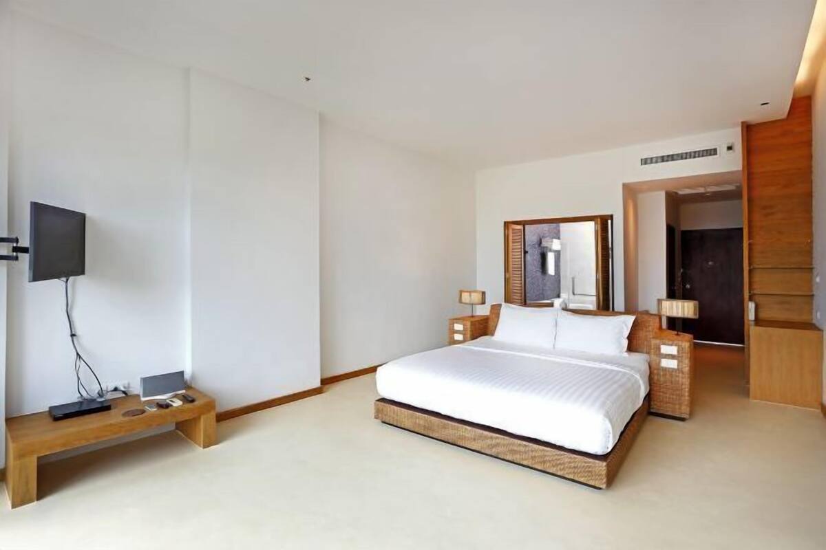 Minibar (free items), in-room safe, desk, laptop workspace