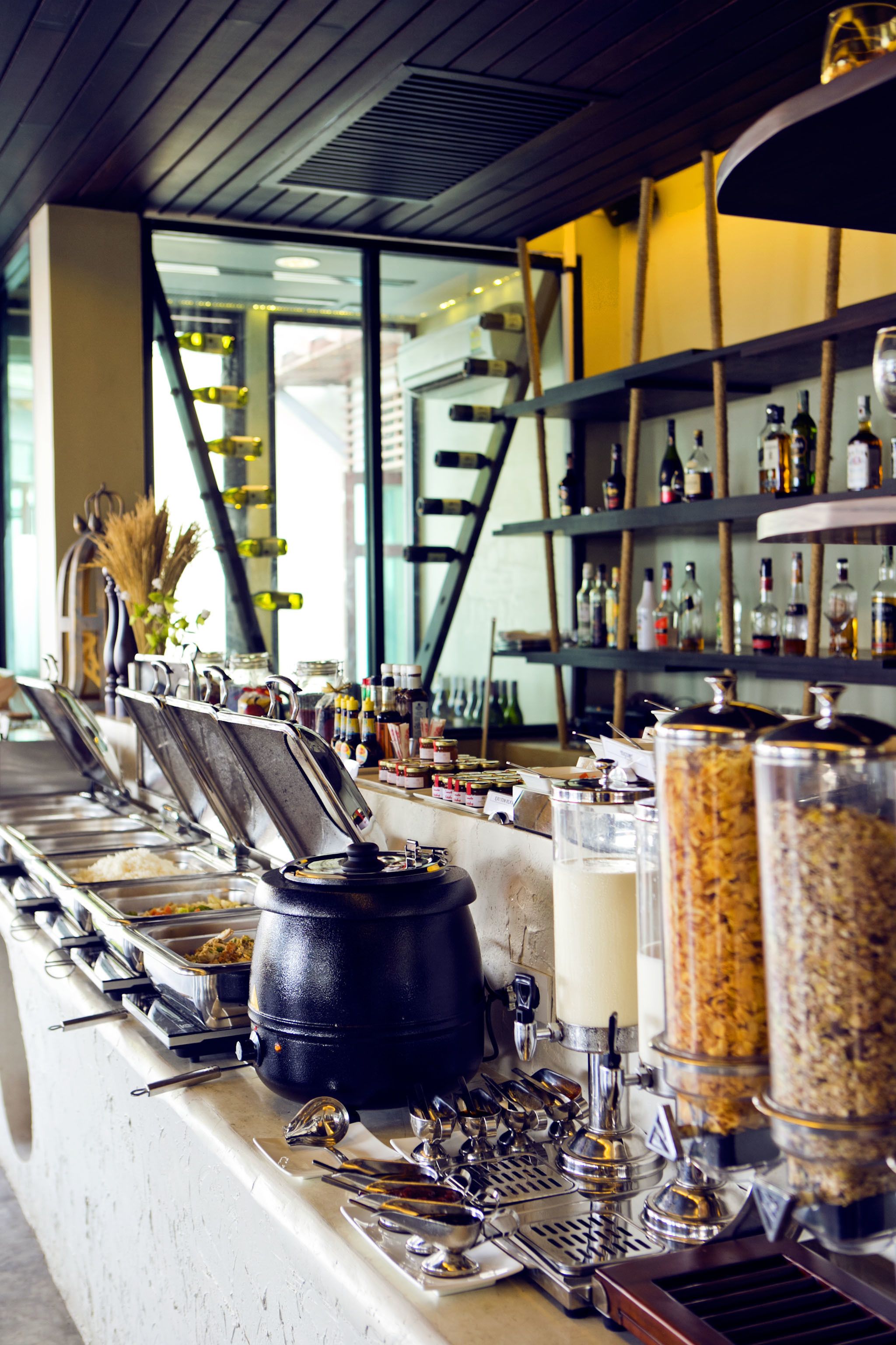 Kontinental frokost hver dag (THB 500 per person)