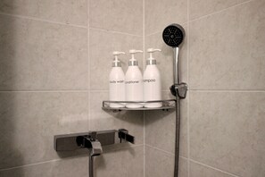 Free toiletries, hair dryer, slippers, towels - Hotel Irene City (Seoul)