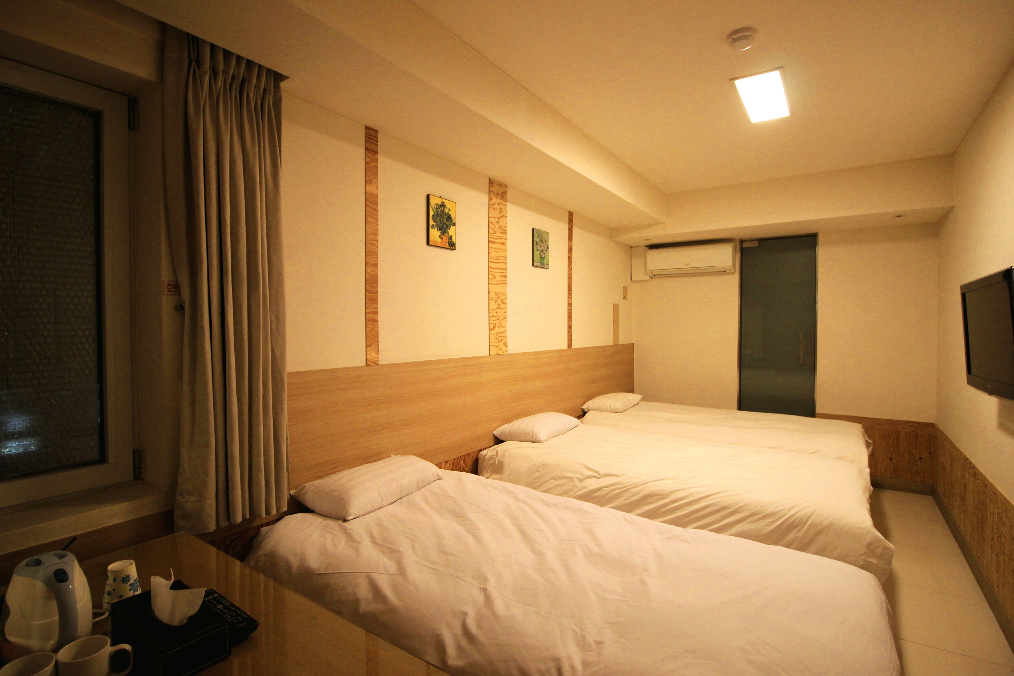 deluxe triple room, city view | in-room safe, free wifi, bed sheets