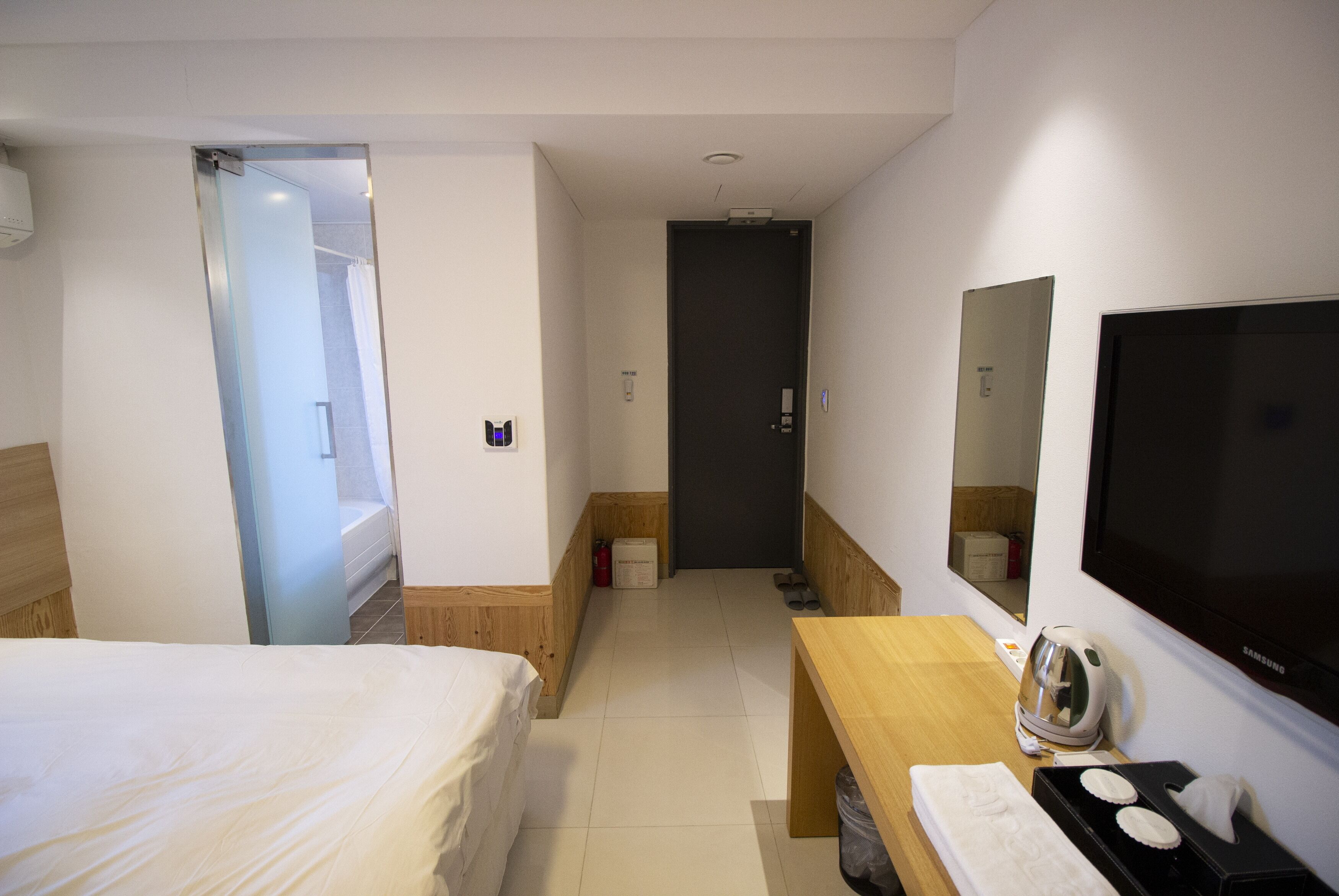 Quarto duplo luxo, vista para a cidade | Cofres nos quartos, Wi-Fi de cortesia, roupa de cama