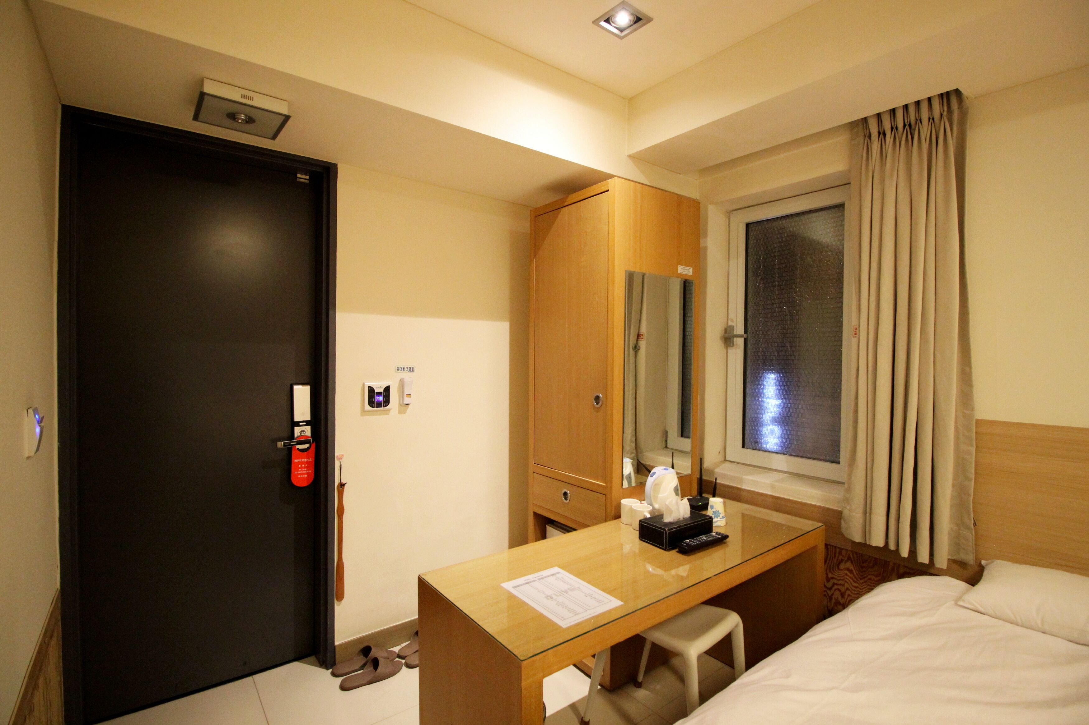 deluxe triple room, city view | view from room