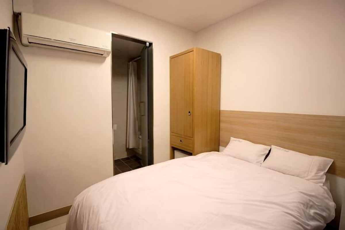 Caixa forta a l'habitació, wifi gratuïta i roba de llit 