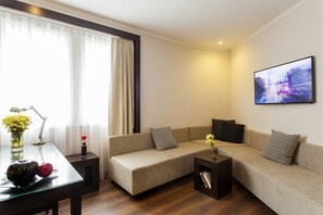 Luxury Double Room | Minibar, in-room safe, individually decorated, individually furnished