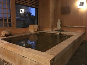 Indoor spa tub - Sukeroku no Yado Sadachiyo Ryokan (Tokyo)