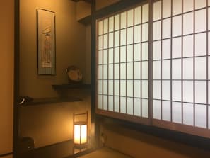 Down duvets, in-room safe, individually decorated - Sukeroku no Yado Sadachiyo Ryokan (Tokyo)