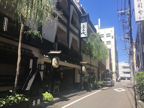 Exterior - Sukeroku no Yado Sadachiyo Ryokan (Tokyo)