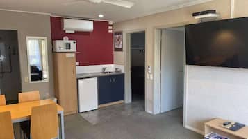 Colchones Select Comfort y espacio para trabajar con laptop