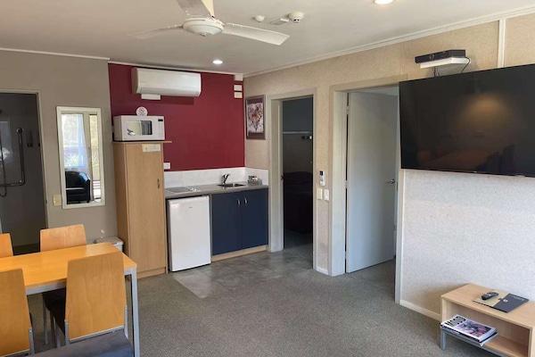Suite, 2 habitaciones | Colchones Select Comfort, cortinas opacas, sistema de insonorización