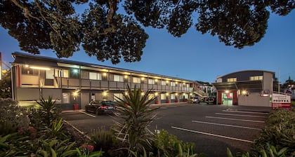 Landmark Manor Motel